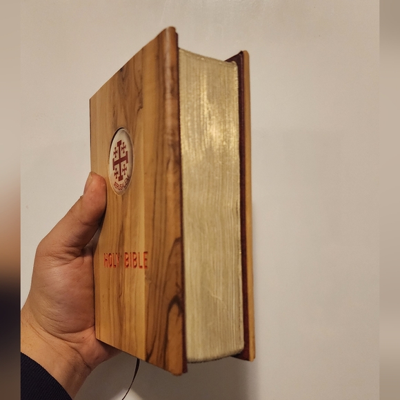 Unique Olive Wood Praying Hands Holding The Bible and Bible - Picture 5 of 12